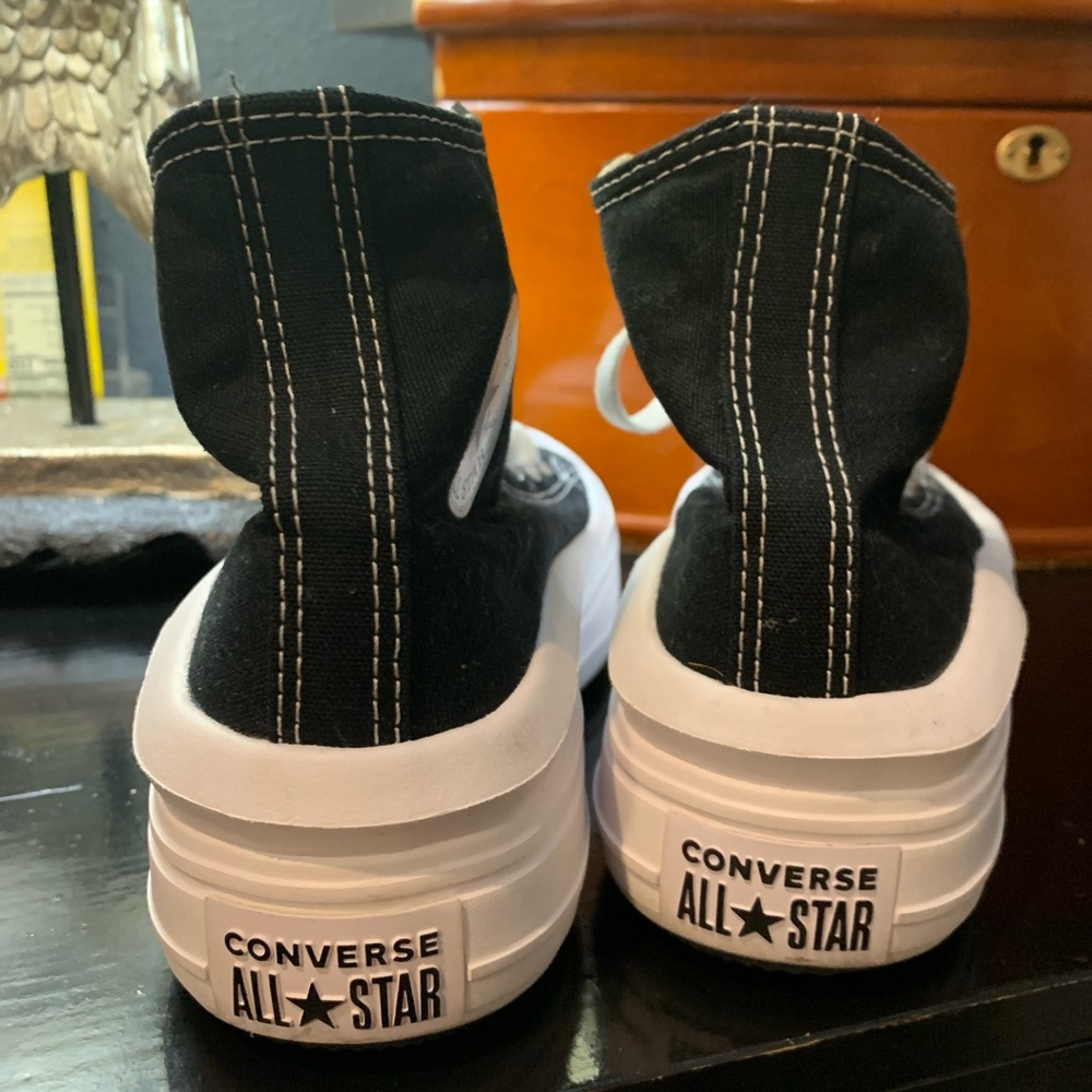 Platform Converse All Stars 
Woman’s 5.5
Like new
Asking $30